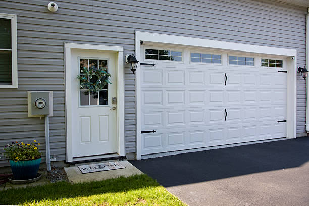 24/7 Emergency Garage Door Panel Replacement experts in Hildebran, NC